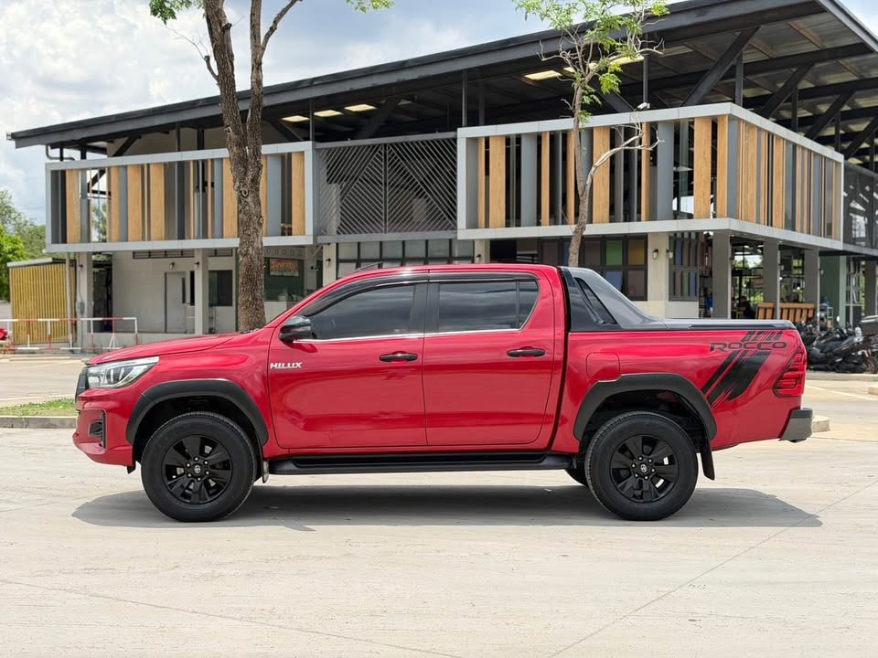 Car image 4